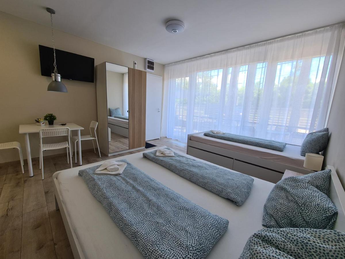 Öt Fenyő Apartmanház Siófok Exterior foto