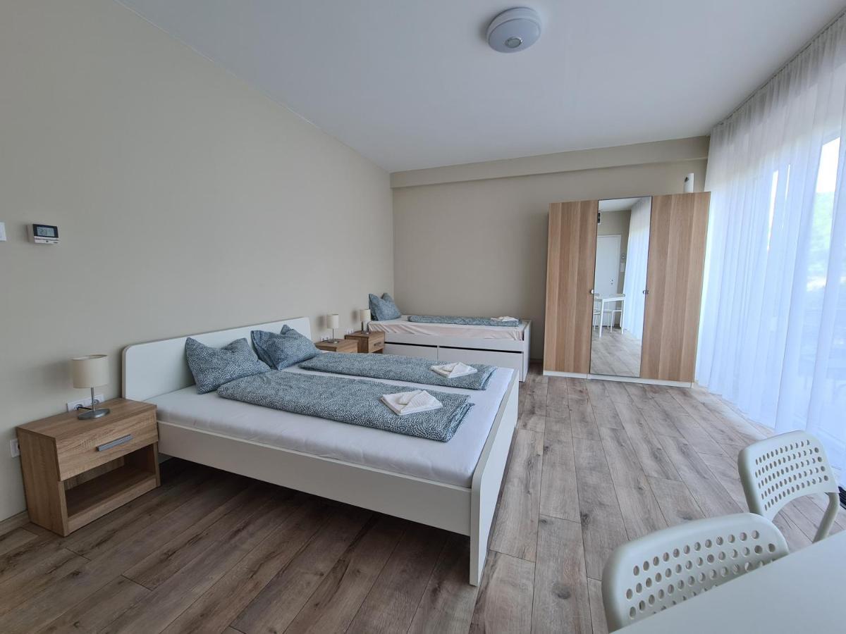 Öt Fenyő Apartmanház Siófok Exterior foto