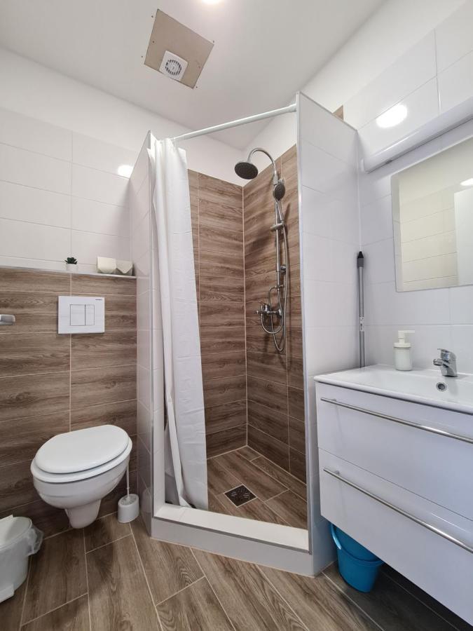 Öt Fenyő Apartmanház Siófok Exterior foto