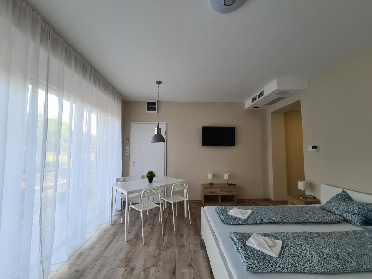 Öt Fenyő Apartmanház Siófok Exterior foto