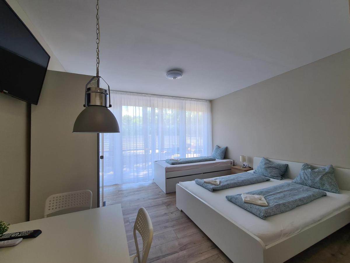 Öt Fenyő Apartmanház Siófok Exterior foto