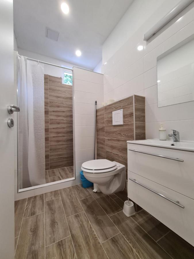 Öt Fenyő Apartmanház Siófok Exterior foto
