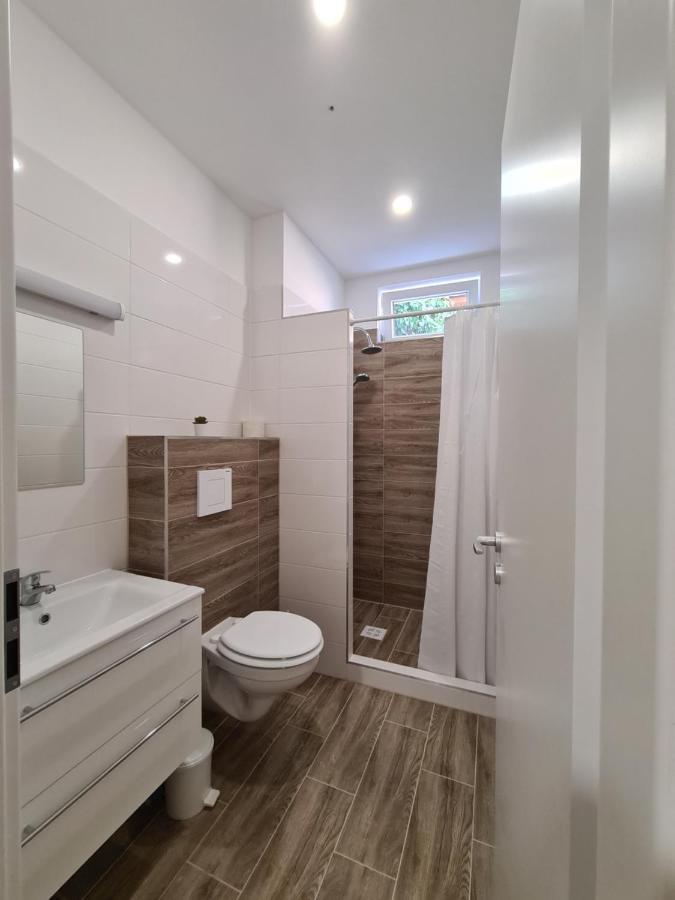 Öt Fenyő Apartmanház Siófok Exterior foto