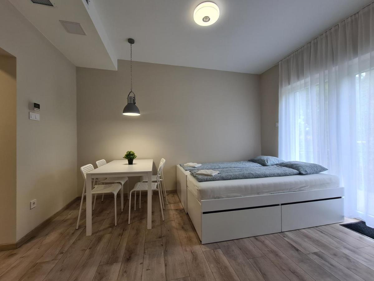 Öt Fenyő Apartmanház Siófok Exterior foto