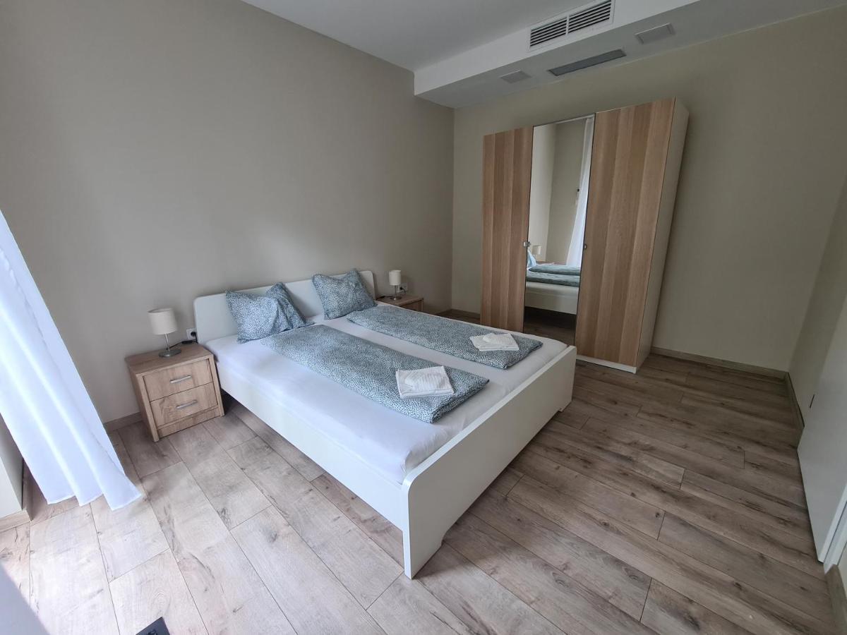 Öt Fenyő Apartmanház Siófok Exterior foto