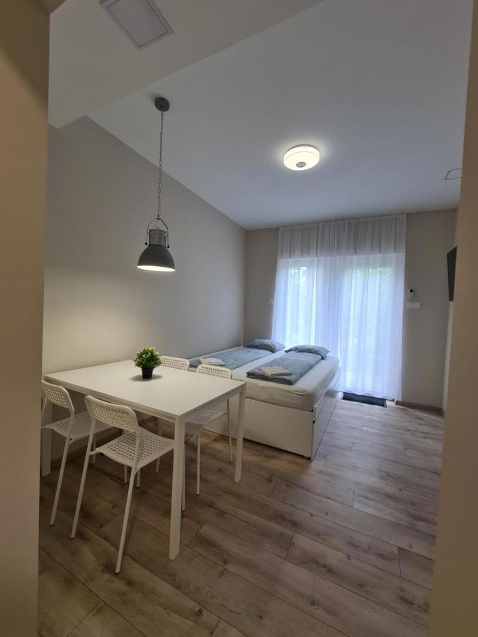 Öt Fenyő Apartmanház Siófok Exterior foto