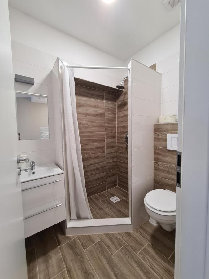 Öt Fenyő Apartmanház Siófok Exterior foto