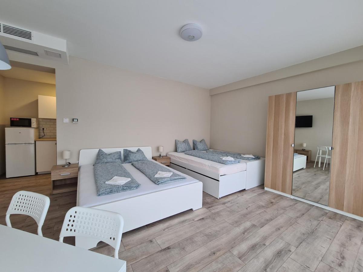 Öt Fenyő Apartmanház Siófok Exterior foto
