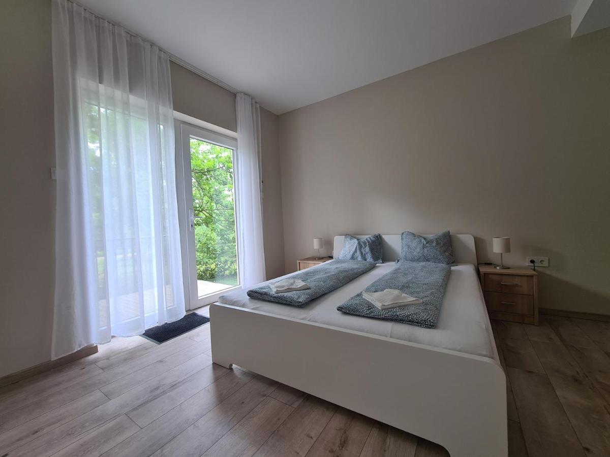 Öt Fenyő Apartmanház Siófok Exterior foto