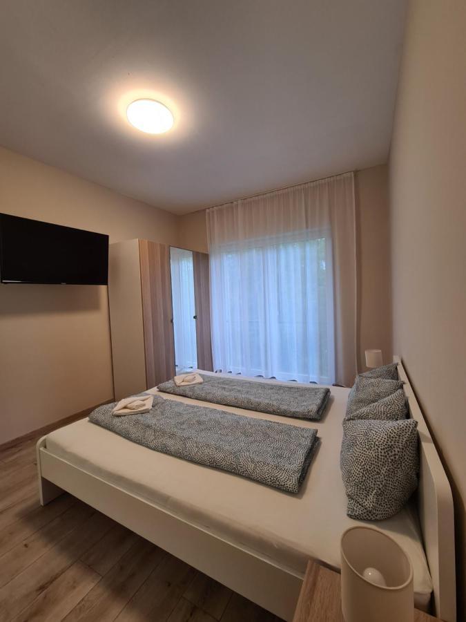 Öt Fenyő Apartmanház Siófok Exterior foto