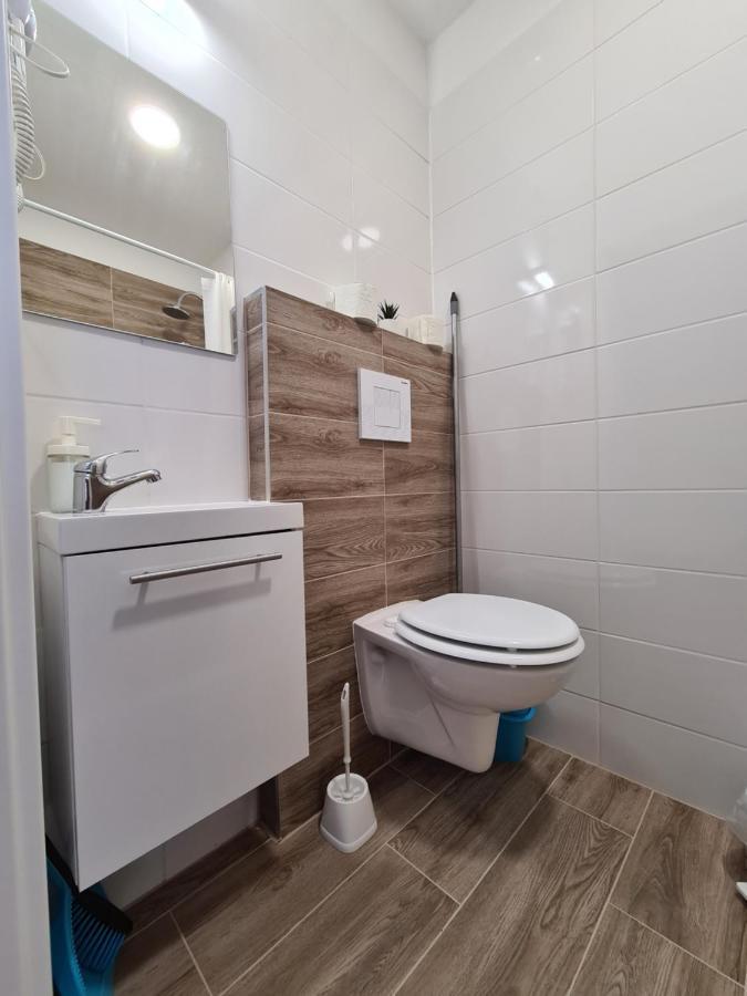 Öt Fenyő Apartmanház Siófok Exterior foto
