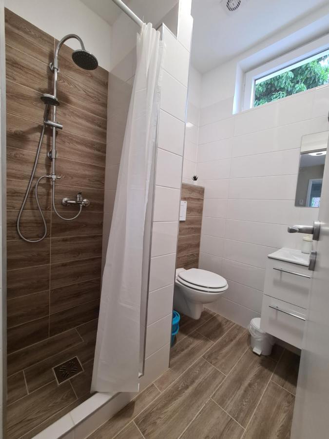 Öt Fenyő Apartmanház Siófok Exterior foto