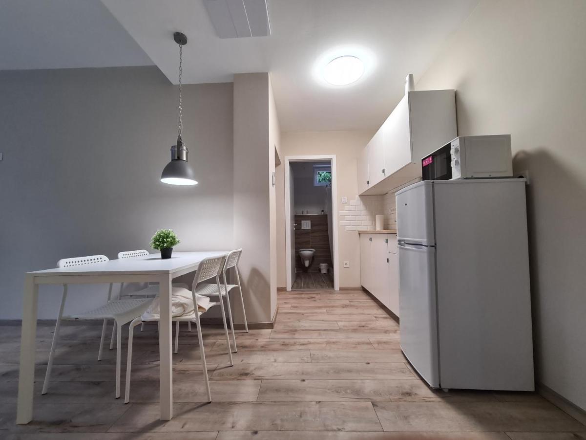 Öt Fenyő Apartmanház Siófok Exterior foto