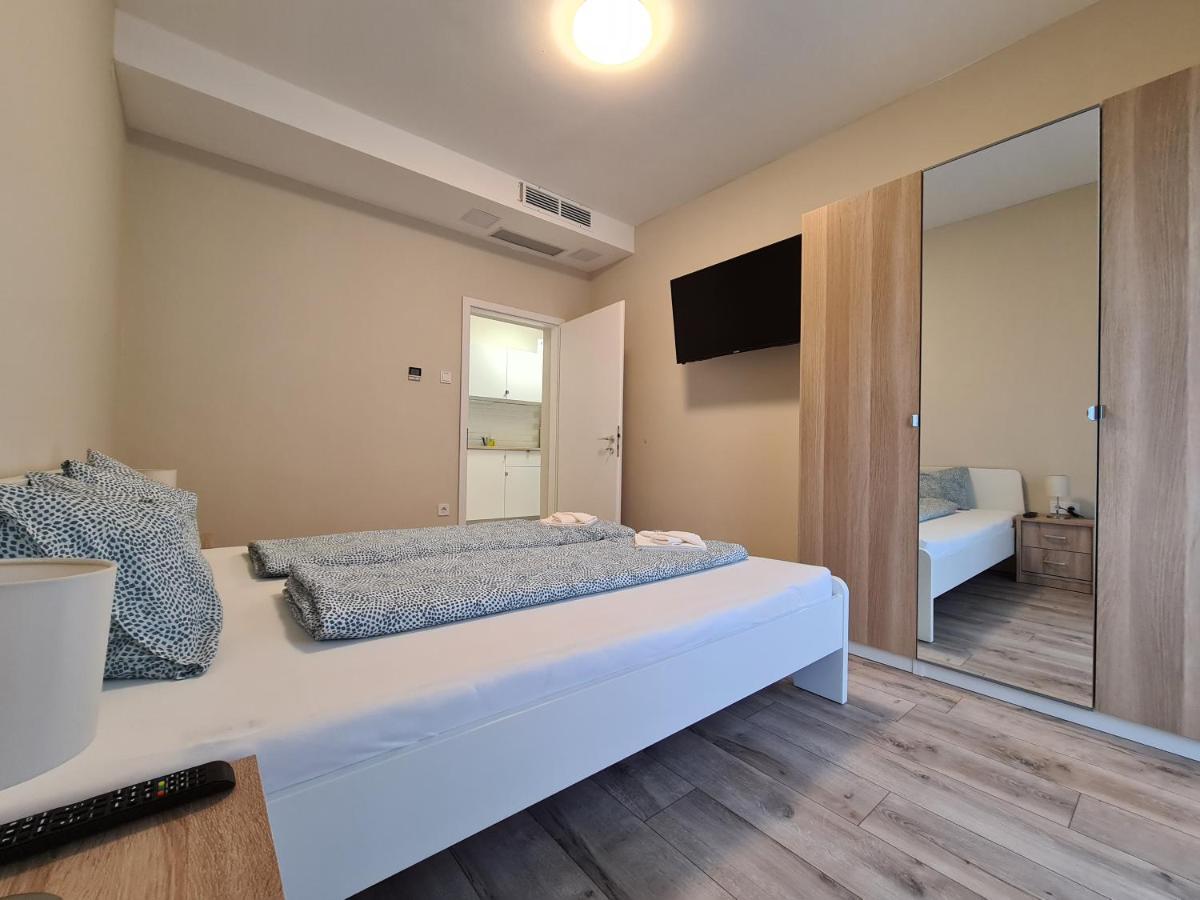 Öt Fenyő Apartmanház Siófok Exterior foto