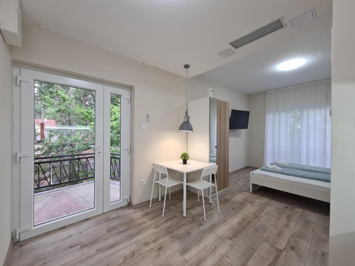 Öt Fenyő Apartmanház Siófok Exterior foto