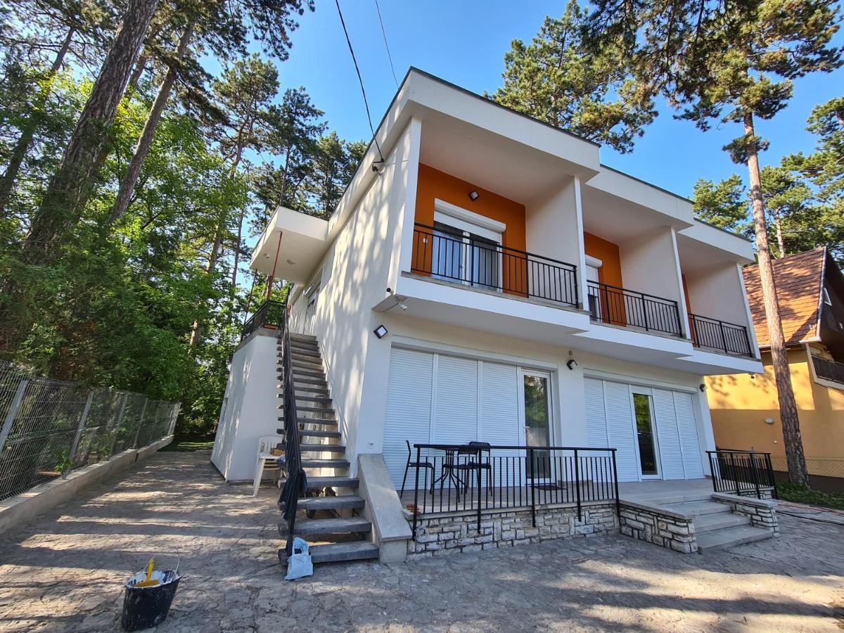 Öt Fenyő Apartmanház Siófok Exterior foto