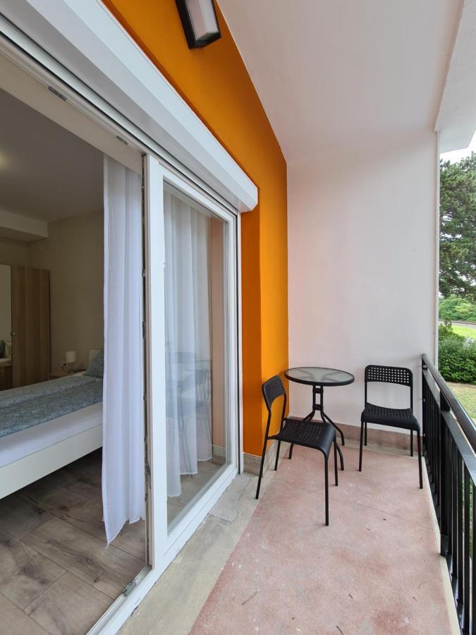 Öt Fenyő Apartmanház Siófok Exterior foto