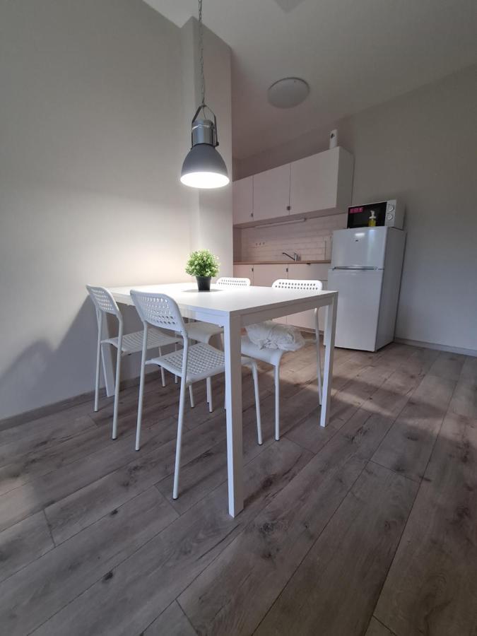 Öt Fenyő Apartmanház Siófok Exterior foto