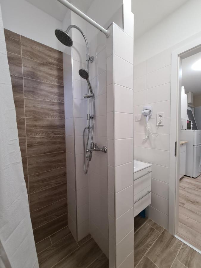 Öt Fenyő Apartmanház Siófok Exterior foto