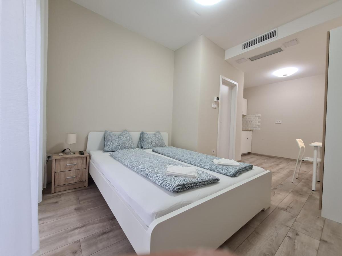 Öt Fenyő Apartmanház Siófok Exterior foto