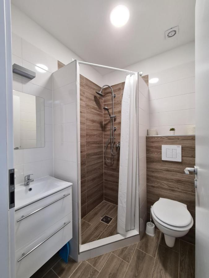 Öt Fenyő Apartmanház Siófok Exterior foto